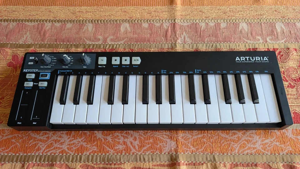 Arturia Keystep schwarz Keyboard-Controllers 32 Keys Aftertouch