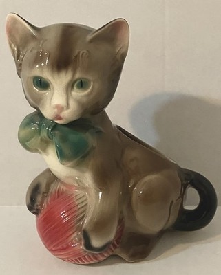 rare Royal Copley 8  Cat Planter with Pink Ball of Yarn