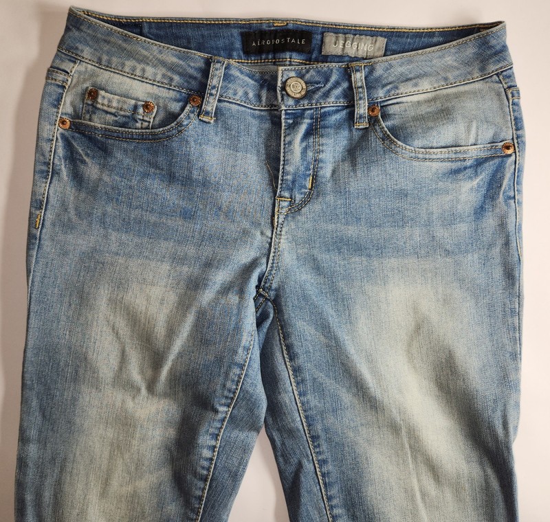 Aéropostale Women's Blue Light Wash Jegging Stretch Denim 5-Pocket Button