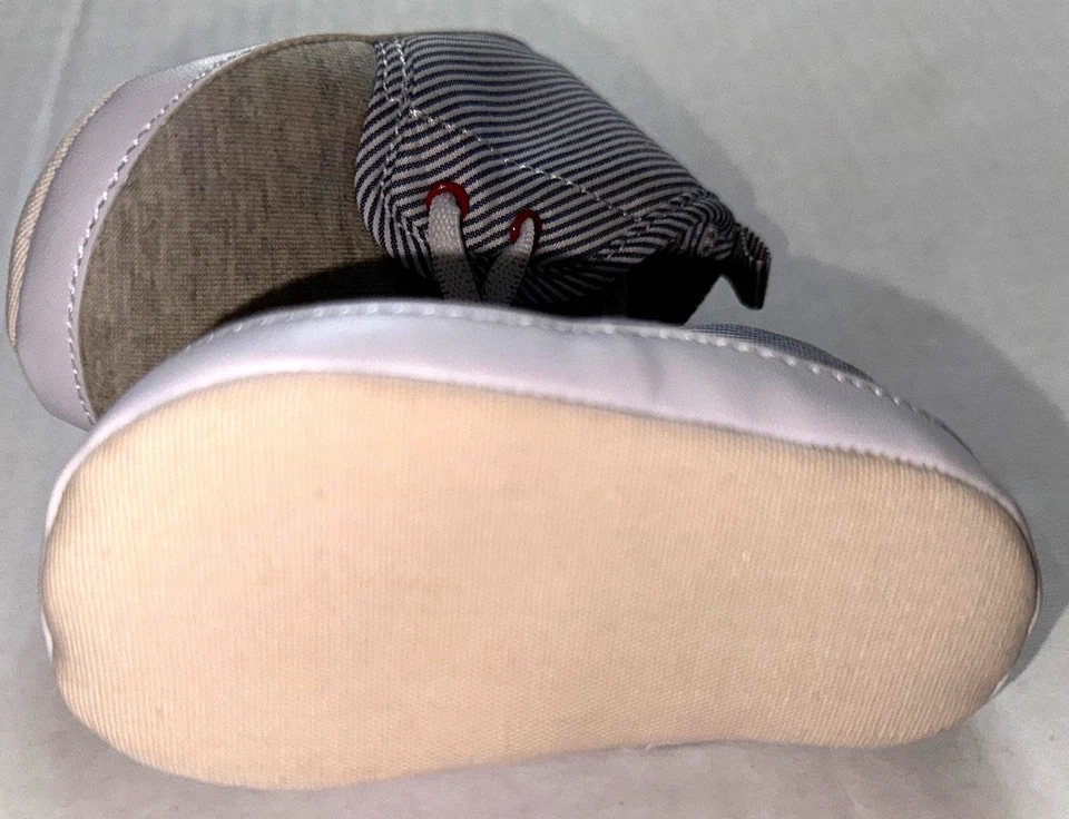 CARTERS Child of Mine zapatos de bebé de lona suave color tostado/blanco/azul rayas talla 0-3 meses Foto 2 de 2