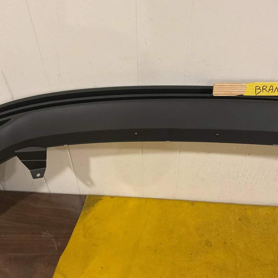 Nuevo parachoques trasero Ford C-Max 2013-2018 cenefa inferior texturizada DM5Z-17810-A OEM Foto 3 de 4