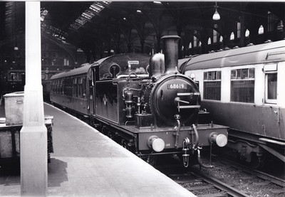 LIVERPOOL ST. RAILWAY STATION - 68619 WITH BUFFET CAR - LARGE PRINT - #XL816