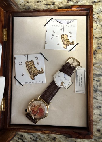 Limited Edition - Fossil Winnie Puuh & Ferkel Uhr - Disney Parks Exclusive - Bild 1 von 5