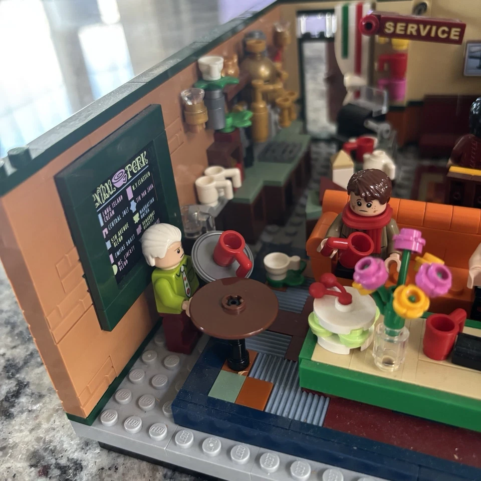 LEGO Friends Central Perk Set Cafe TV Series Show 21319 Not Complete As is - Image 4 of 4