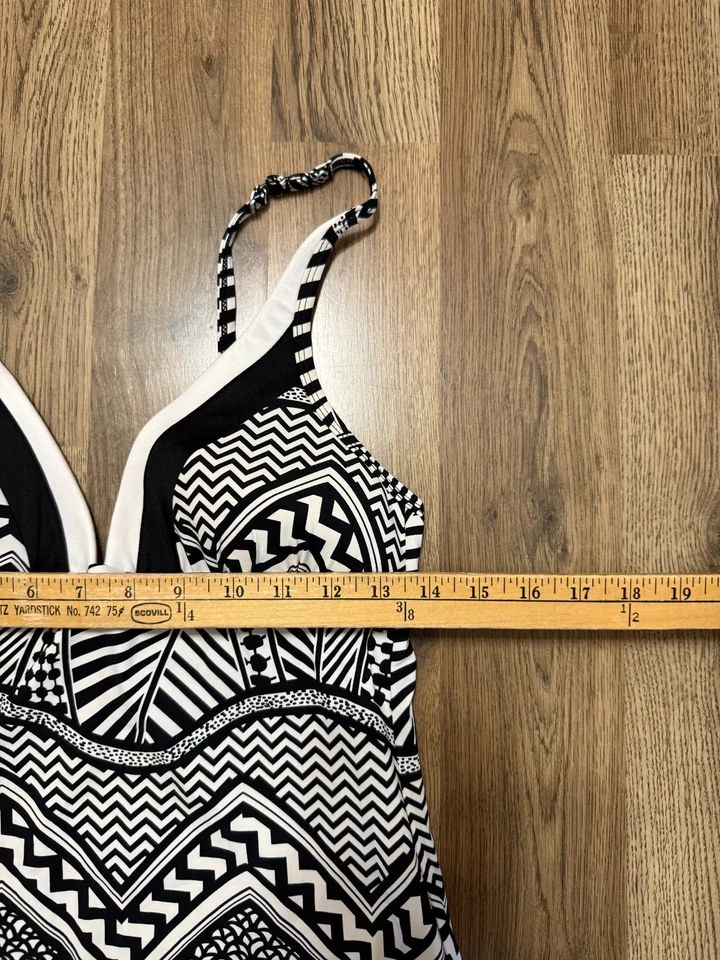 Top de traje de baño Kenneth Cole, para mujer talla 34B/C, negro blanco, estampado integral Foto 3 de 4