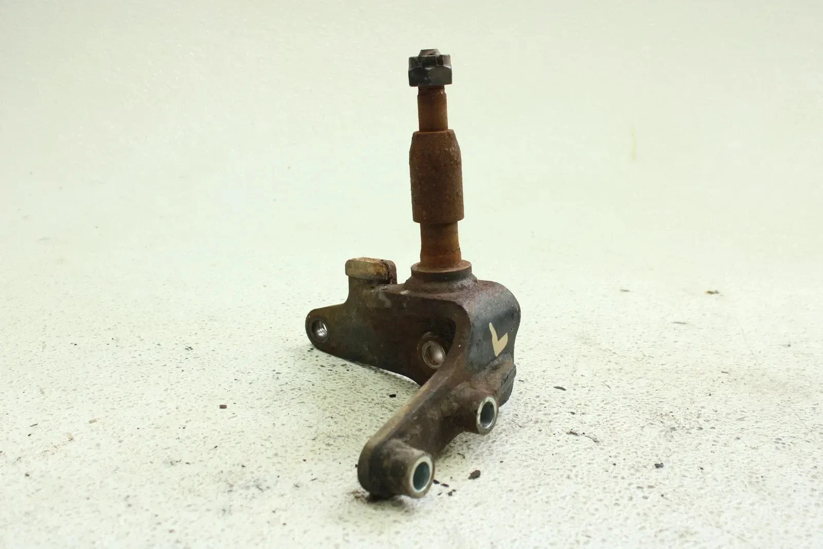 1996 Yamaha Timberwolf 250 OEM Front Left Knuckle 4KD-23501-01-00 B4472