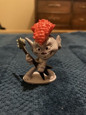 DreamWorks Trolls World Tour   Queen Barb Mini Figure (Rock Troll with Guitar)