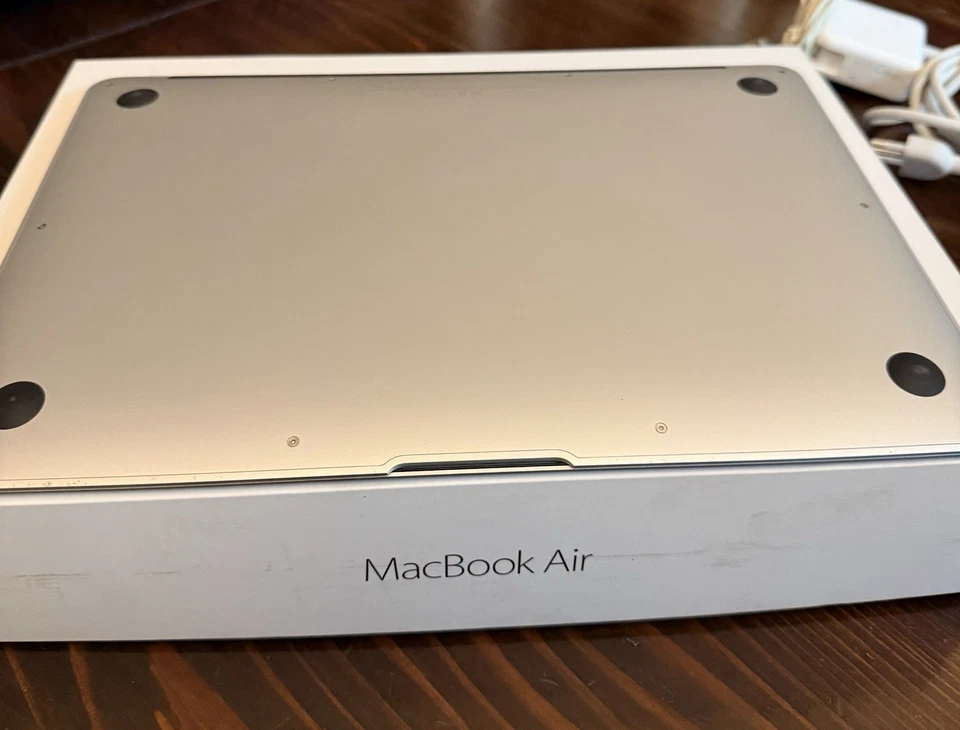 Apple MacBook Air 13" 2017 · i7 · 8GB · 128GB, foto 2 di 5