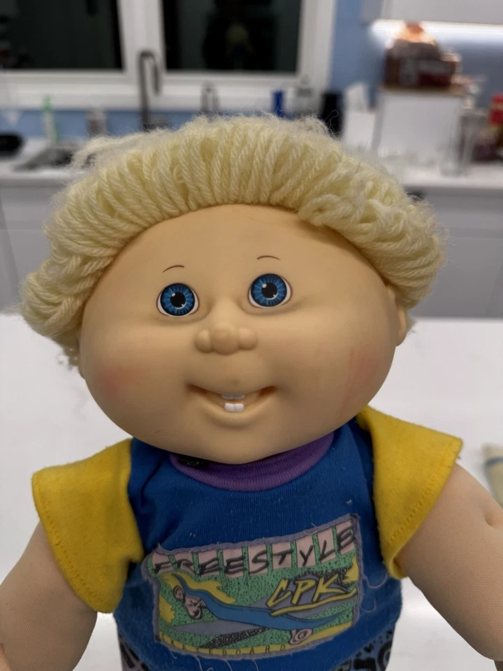 Vintage 1990 Cabbage Patch Kids Freestyle boy blonde Skateboarder Doll Hasbro - Image 4 of 4