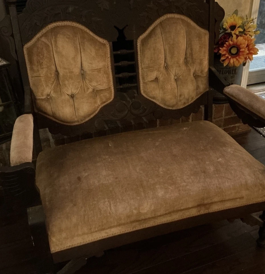 Antiguo sofá de dos plazas Eastlake Foto 2 de 4