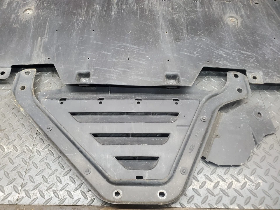 2015-2021 福特 MUSTANG ECOBOOST 黑色前盖防溅罩 #77 — 第 2/4 张图片