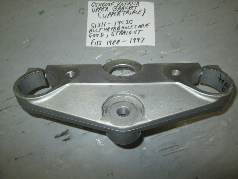 GSX600F KATANA 1988-1997, PUENTE DE SOPORTE SUPERIOR (TRIPLE) 51311-19C20 Foto 4 de 4