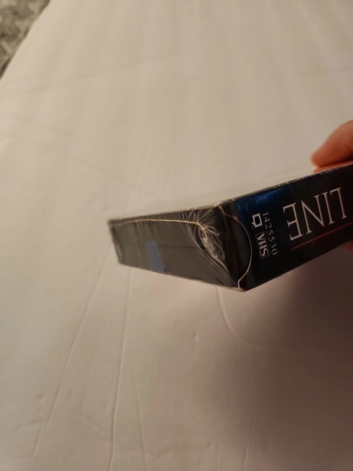 The Thin Red Line Widescreen VHS - Image 3 of 4