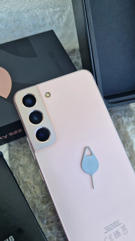 Samsung Galaxy S22 256 GB Dual SIM • Rosa/Oro  - Immagine 3 di 4