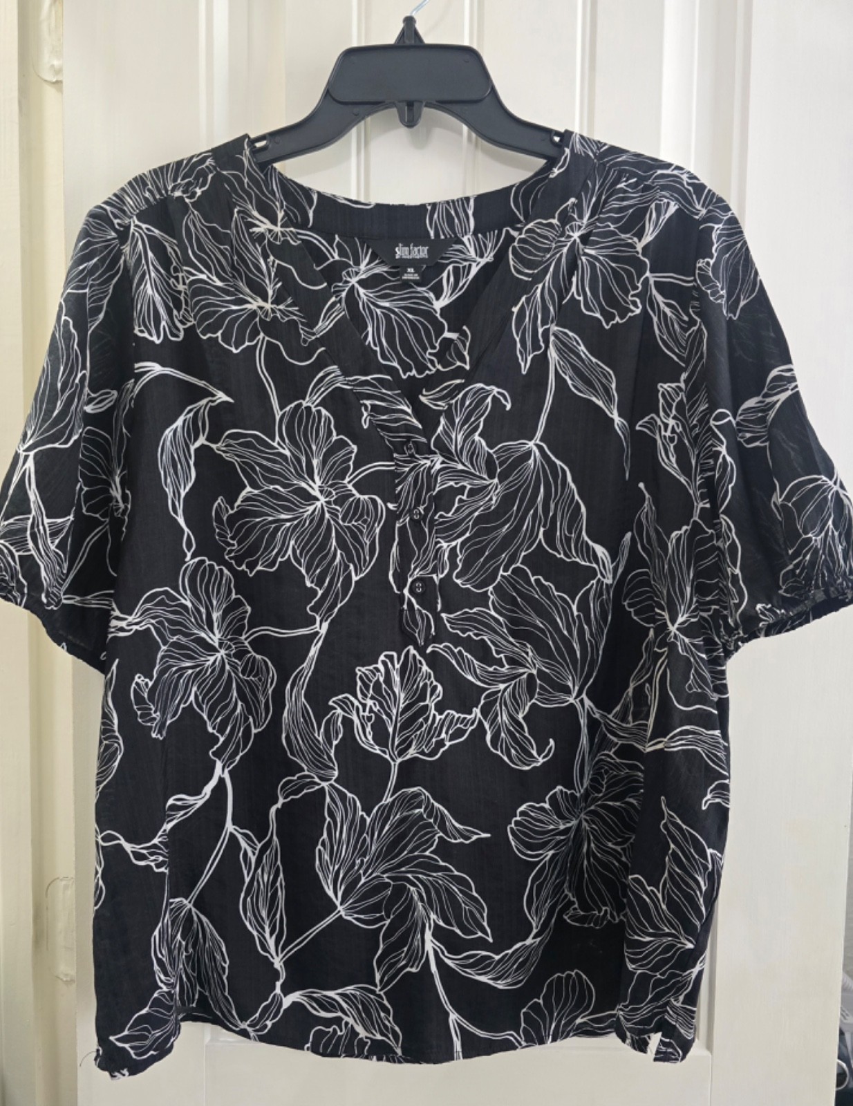 Slim Factor by Investments Black/White Top – Size XL