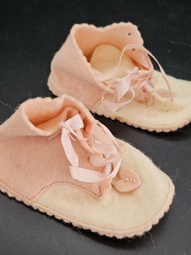 Vintage Wool Felt Baby Infant Newborn Shoes Pink And White With Heart Buttons
