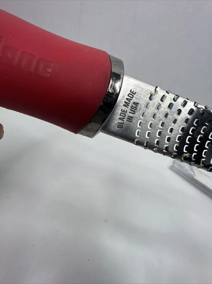 Microplano 40120 Premium de acero inoxidable rojo Zester/rallador rojo vintage hecho en EE. UU. Foto 3 de 4