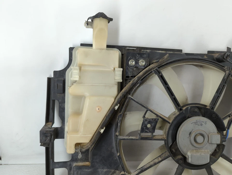 Toyota Prius Left Radiator Fan Motor Assembly FYDRC - Image 2 of 4