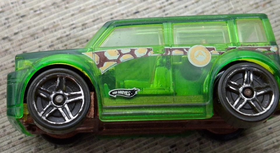 Игрушечный автомобиль Hot Wheels Race World Earth '10 2/4 зеленый Scion XB - Изображение 4 из 4