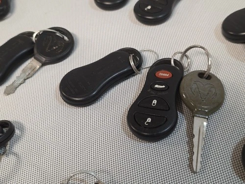 Lot OEM Dodge Chrysler Key Fobs Remotes & Cut Keys Untested Parts Repair image 5