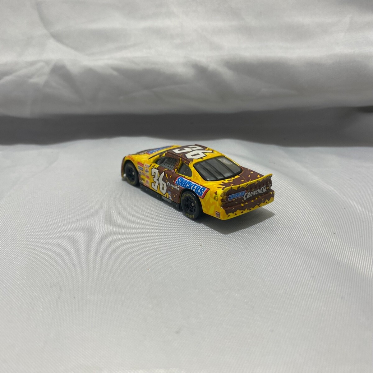 M&M's クラシックカー フィギュア JadaTOYS 1/24 M&M'S 1956 CADILLAC ELDORADO w/BLUE FIGURE