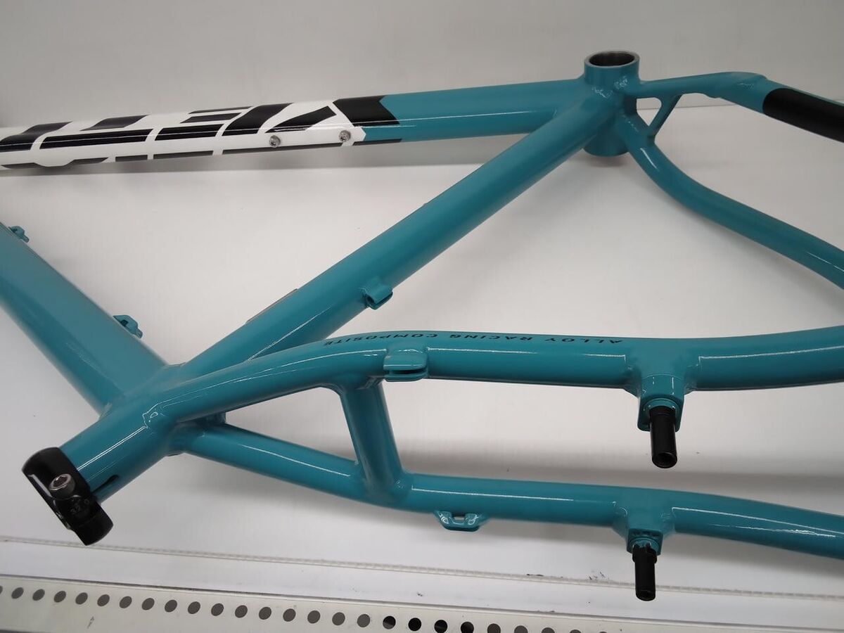 s-l1200.jpg s-l1200.jpg