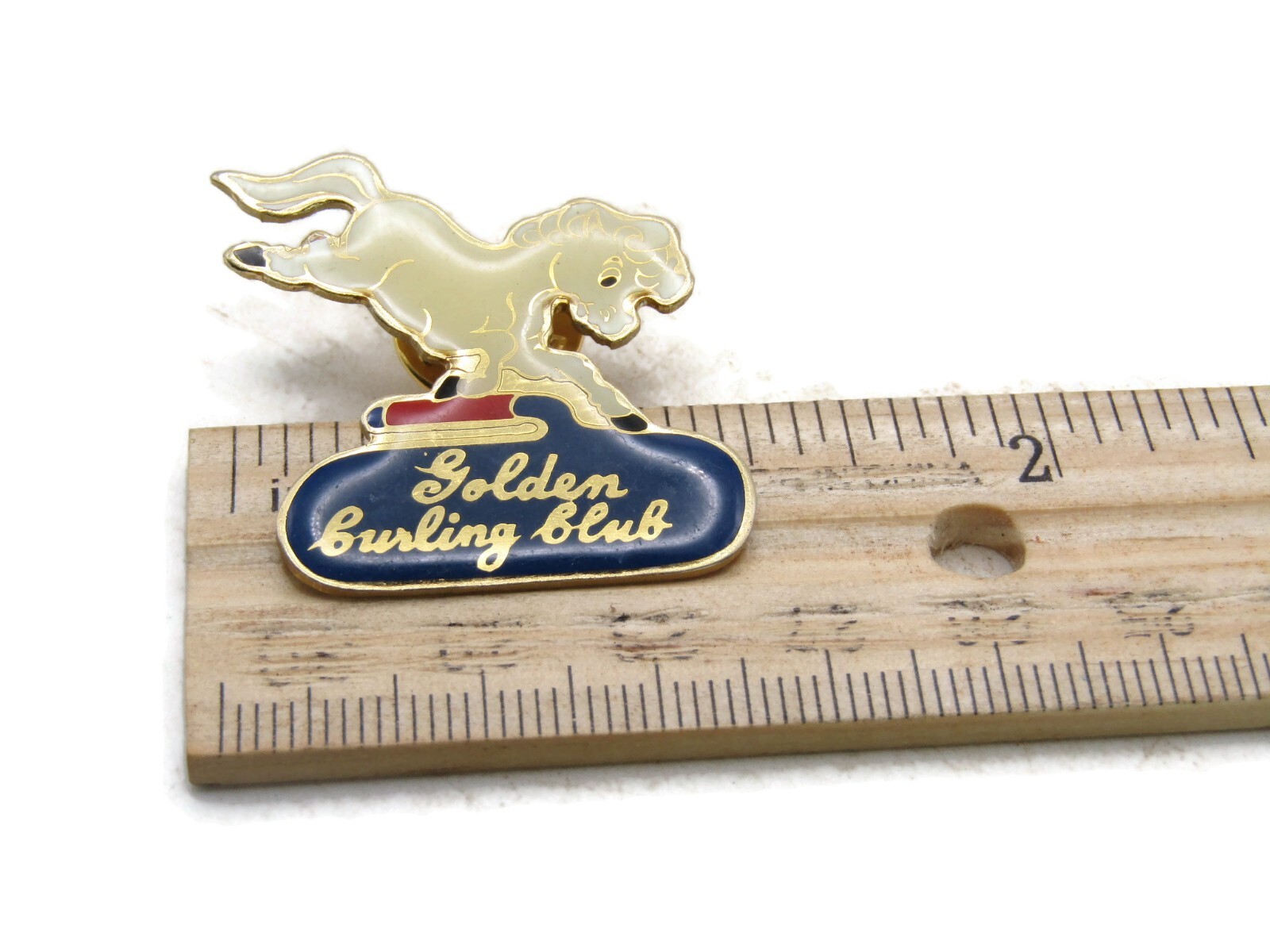 Broche Fantaisie Couleur Or – Longueur 9 Cm, Très Bon état, Occasion
