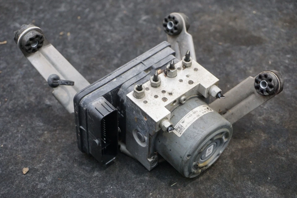 Модуль антиблокировочного тормозного насоса ABS 34516796014 34516877111 OEM BMW i3 14-20 - Изображение 4 из 4