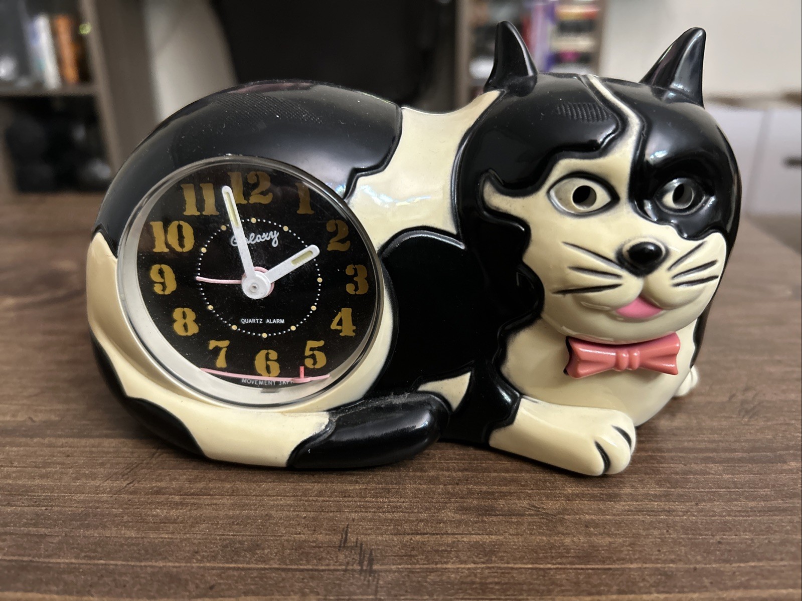 JinMei 1989 VTG Black White Retro Cat Alarm Clock W/Light Up Eyes & Meow Works!