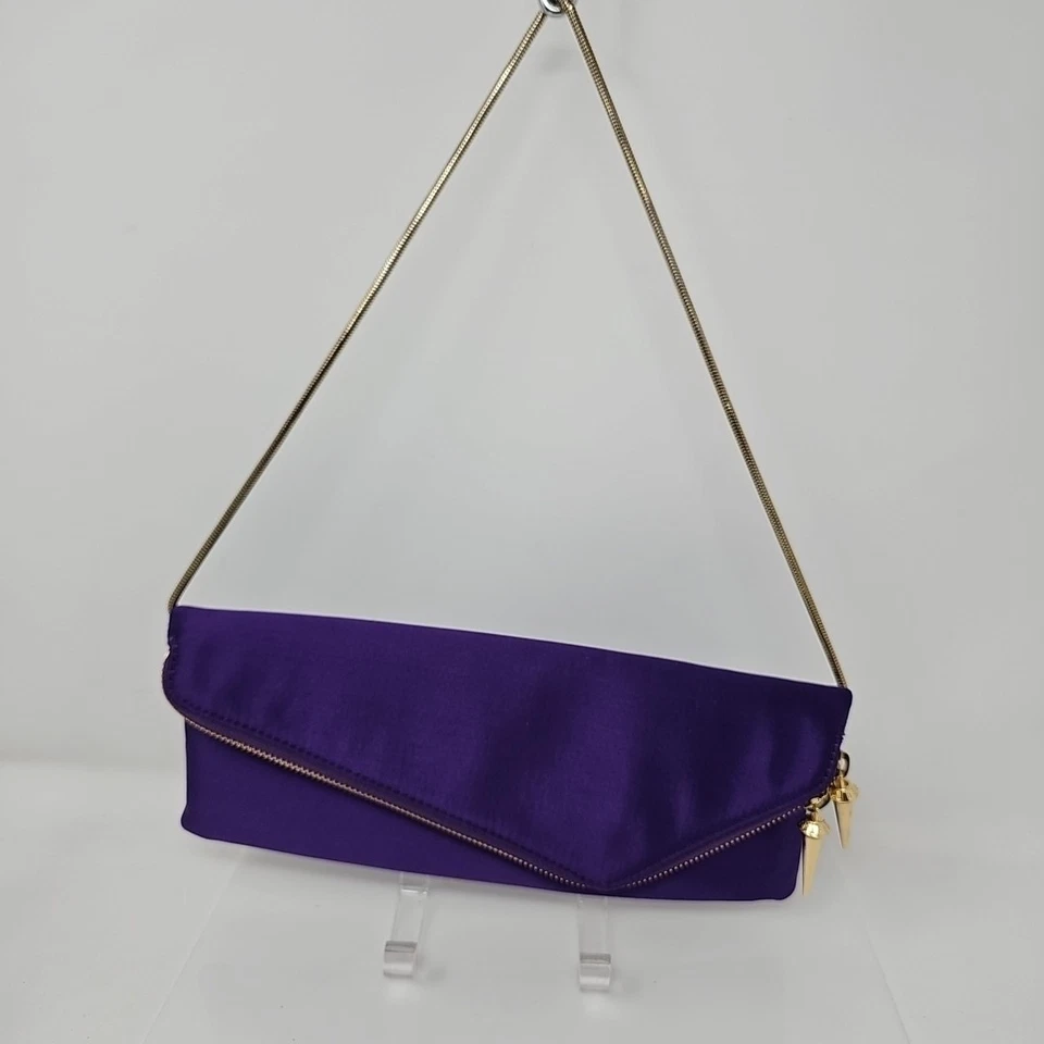 Bolso sin asas Henri Bendel para mujer de cuero púrpura con estampado de animales sintéticos Foto 3 de 4