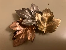 VINTAGE ESTATE TRI TONE MAPLE  LEAF BROOCH