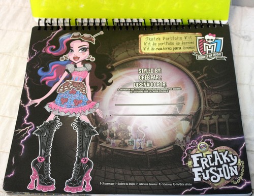 Monster High Freaky Fusion Sketch Portfolio Kit Book Fashion Design Art Stickers - Picture 8 of 11