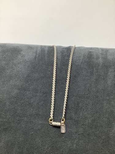 Collana con ciondolo perle finte dettagliate tono argento Jewelry Co catena 16 1/2" 1928 - Foto 9 di 9