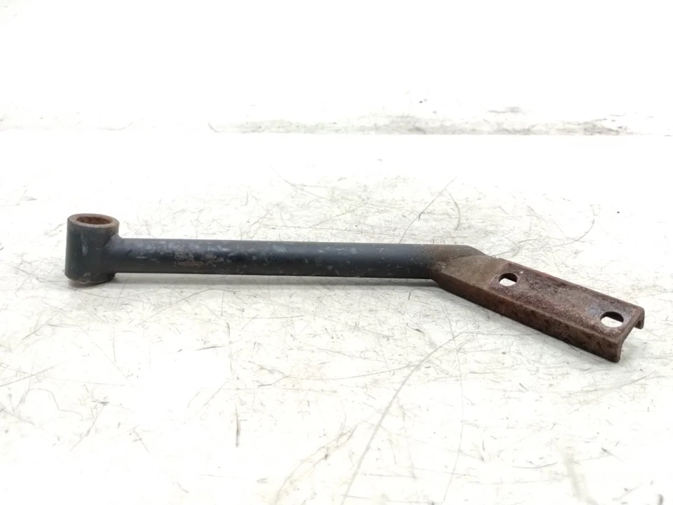 2000 00 Victory V92 SC Exhaust Muffler Pipe Mount Bracket - Image 2 of 4