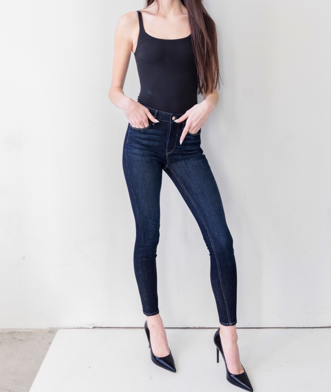 SKIMS Black Basic Stretch Sleeveless Bodysuit Wom… - image 1