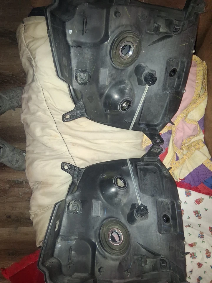 Faros delanteros GMC Yukon XL 2007-2012 usados sin grietas derecha e izquierda Foto 2 de 4