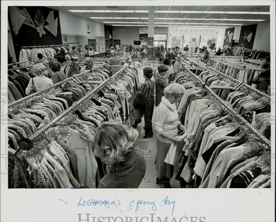 #ad 1978 Press Photo Shoppers browse through clothes during Loehmann#x27;s opening day $24.99