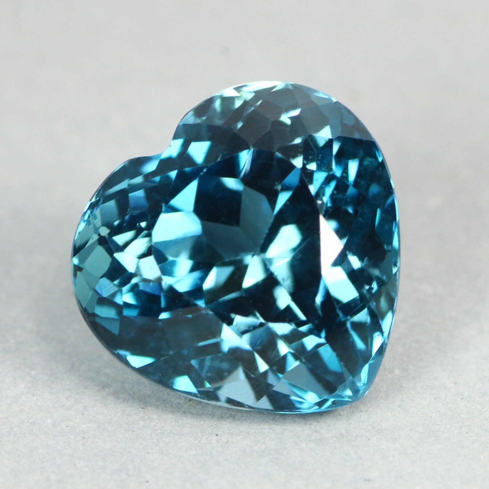 Topaze bleue London 2.85 cts pour bague de fiançailles et grande soirée
