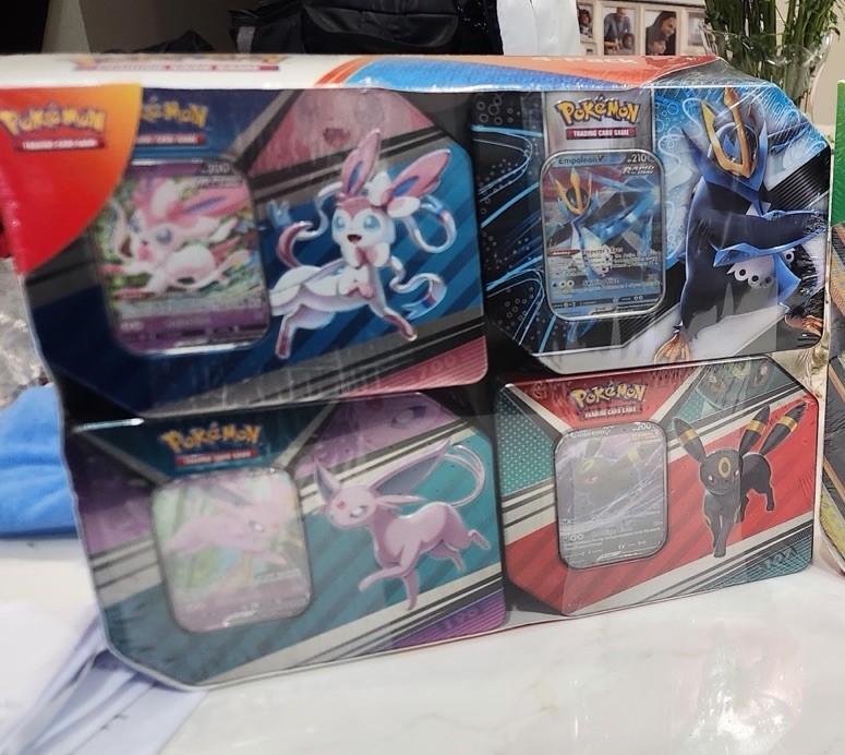 Pokémon TCG Evolving Skies Booster Box English Eevee Pikachu Umbreon Sylveon