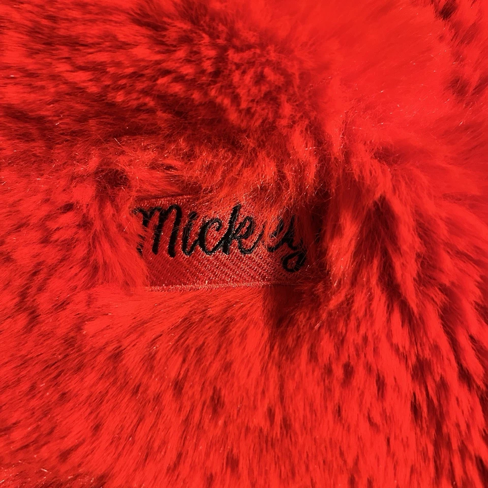 Chaqueta acolchada Forever 21 Disney Mickey Mouse de piel sintética recortada roja con capucha 11/12 Foto 3 de 4