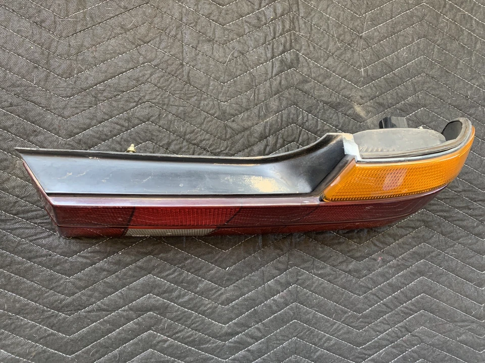 Conjunto de luz trasera derecha 1988-1994 OEM BMW SERIE 7 E32 735i 750il 740il Foto 2 de 4