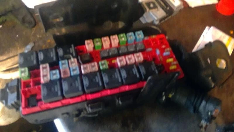 2008-2010 Ford F250SD,F350 SD Fuse Box Engine OEM - Изображение 2 из 4
