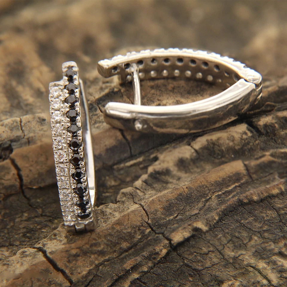 Pendientes de aro de plata 925 de ónix negro y circonita creados en laboratorio de corte redondo de 1,25 quilates Foto 3 de 4