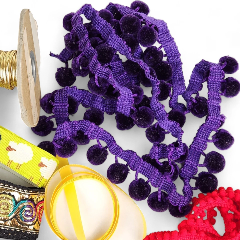 Lote de pompones con ribete de cinta dorado satinado metálico tamaños y colores surtidos oveja Foto 2 de 4