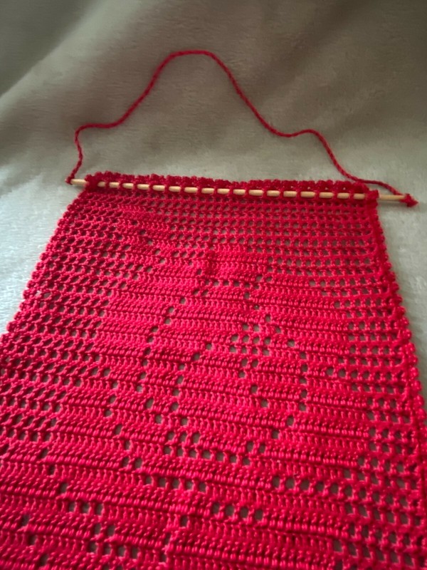 new knitted red rose hanging wall banner 14" x 8 1/2"