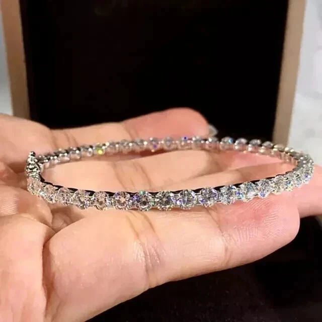 Brazalete brazalete para mujer de diamantes creados en laboratorio de corte redondo de 7 quilates enchapado en oro blanco de 14 quilates Foto 2 de 3