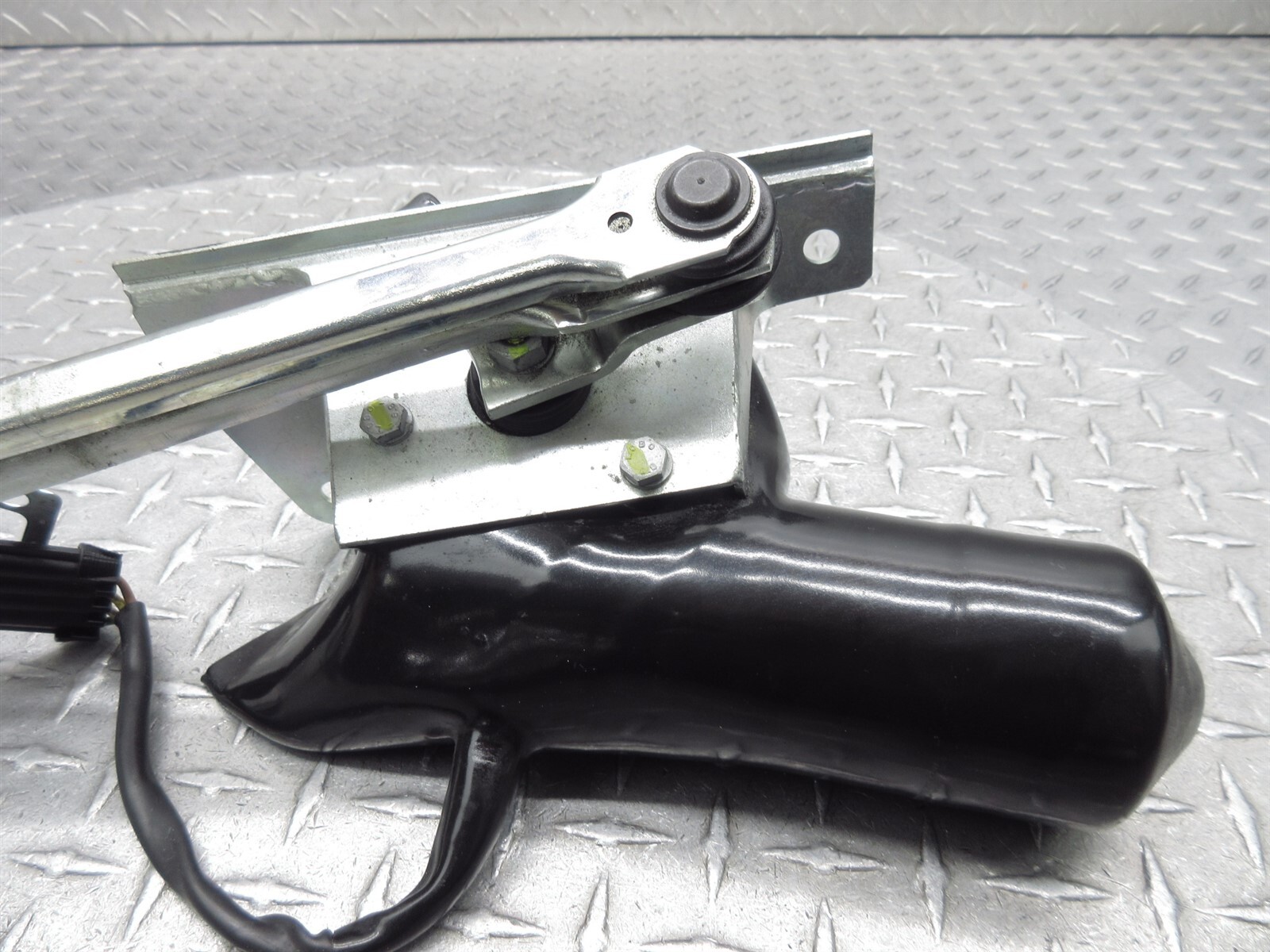 2008 Ferrari F430 Spider 63780200 Windshield Wiper Motor Linkage Link Bracket