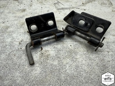 1982 Kawasaki 650 CSR KZ650H SEAT HINGES F13-8411.ADI