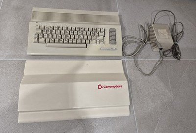 Commodore 64 C (C64 II) Set   Top Zustand inkl. Netzteil Anleitung & Schutzhaube