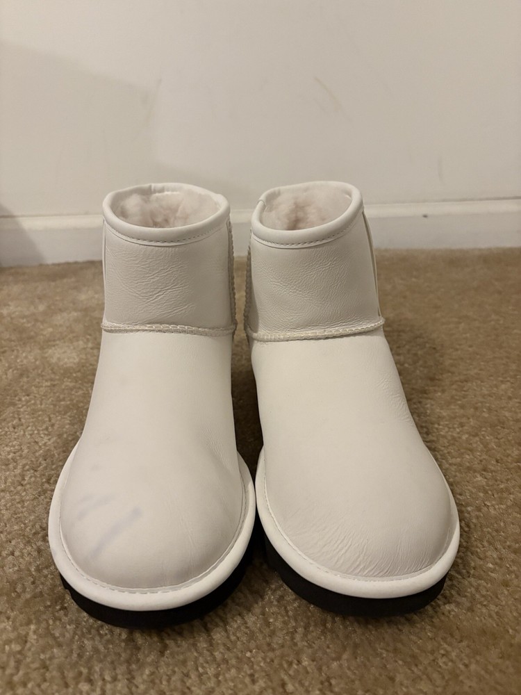 UGG Classic Mini Side Logo ll Women’s Boot 9M